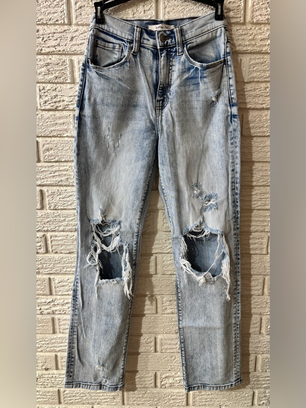 EUC!! Willow + Root The Rise Up Distressed Mom Jeans Light Wash Size 26